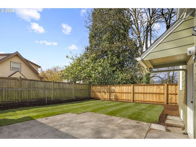 1224 Ne ROSELAWN St, Portland, OR 97211