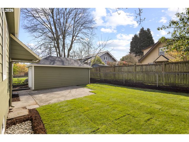 1224 Ne ROSELAWN St, Portland, OR 97211
