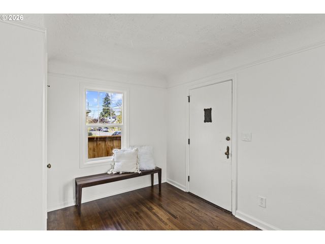 1224 Ne ROSELAWN St, Portland, OR 97211