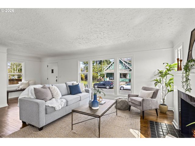 1224 Ne ROSELAWN St, Portland, OR 97211