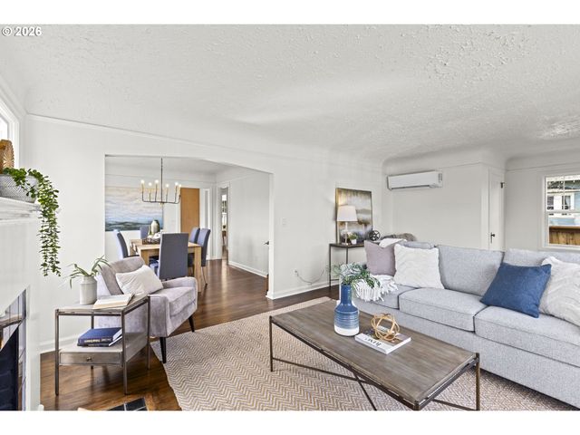 1224 Ne ROSELAWN St, Portland, OR 97211