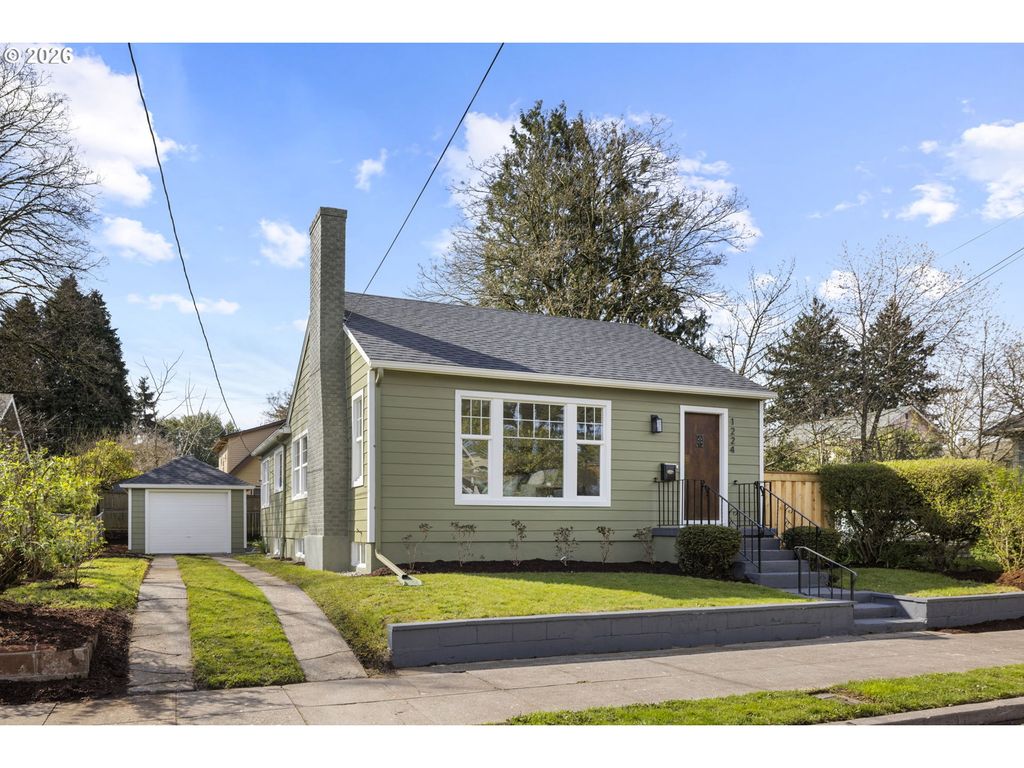 1224 Ne ROSELAWN St, Portland, OR 97211