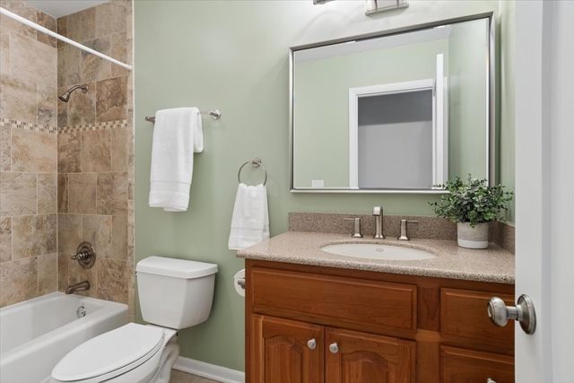 6644 Stowe Court, Lisle, IL 60532