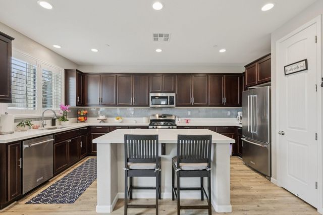 165 Little Ranch Cir, Oakley, CA 94561