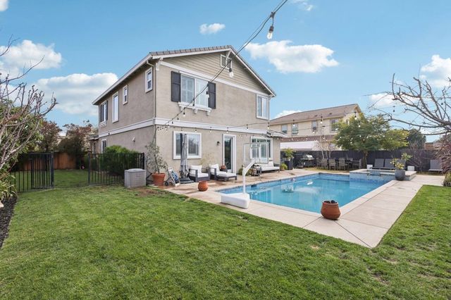 165 Little Ranch Cir, Oakley, CA 94561