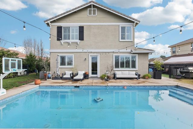 165 Little Ranch Cir, Oakley, CA 94561