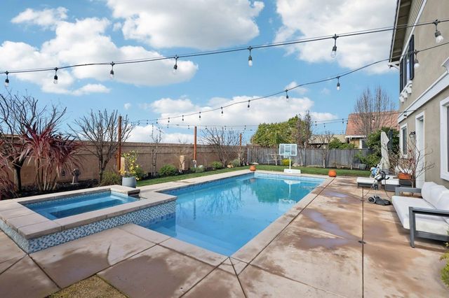 165 Little Ranch Cir, Oakley, CA 94561