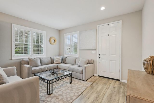 165 Little Ranch Cir, Oakley, CA 94561