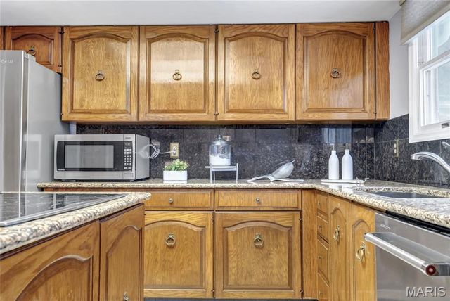 12861 White Rock Court, St Louis, MO 63131