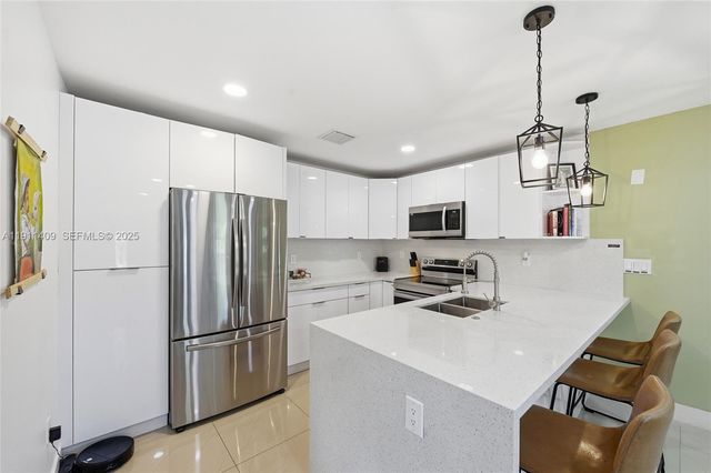 1464 NE 28th St, Pompano Beach, FL 33064