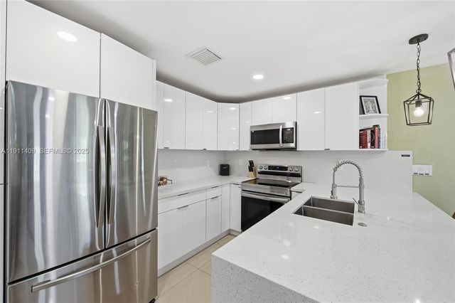 1464 NE 28th St, Pompano Beach, FL 33064