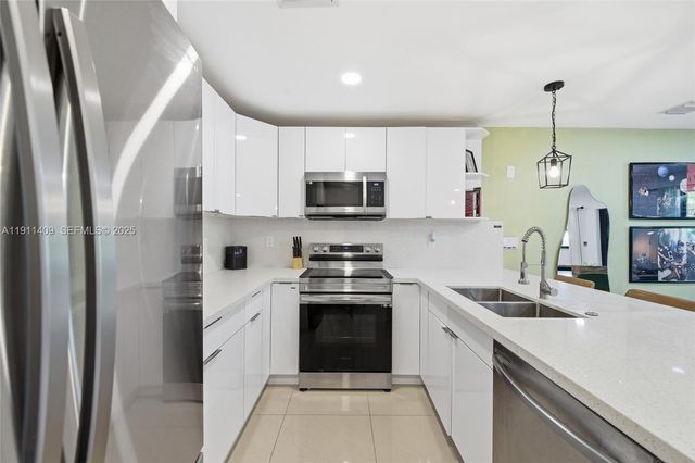 1464 NE 28th St, Pompano Beach, FL 33064