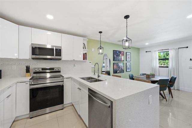 1464 NE 28th St, Pompano Beach, FL 33064