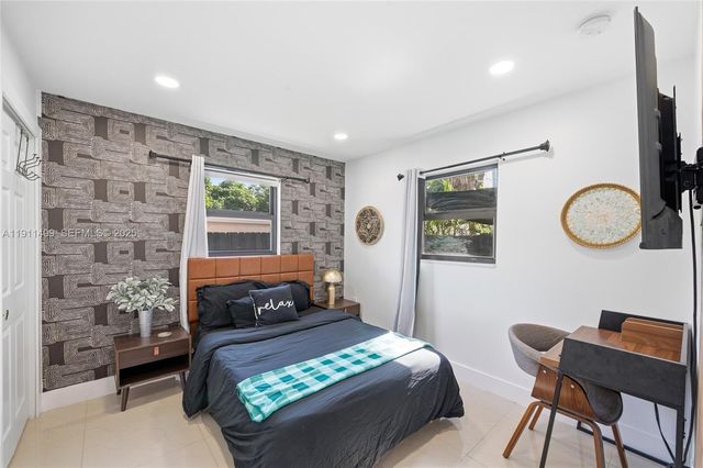 1464 NE 28th St, Pompano Beach, FL 33064