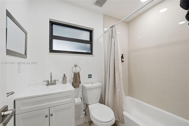 1464 NE 28th St, Pompano Beach, FL 33064