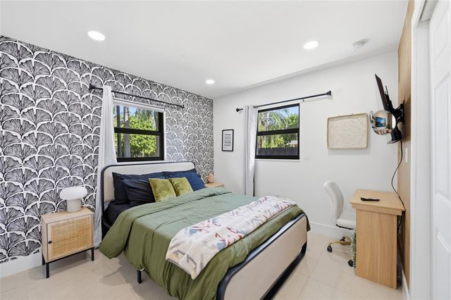 1464 NE 28th St, Pompano Beach, FL 33064