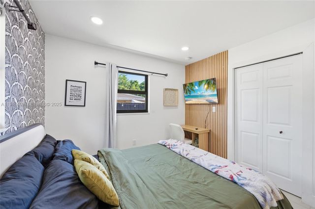 1464 NE 28th St, Pompano Beach, FL 33064