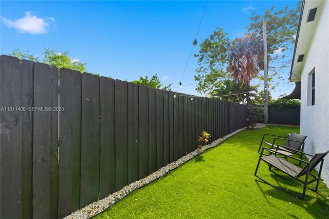 1464 NE 28th St, Pompano Beach, FL 33064