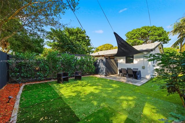 1464 NE 28th St, Pompano Beach, FL 33064