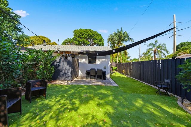 1464 NE 28th St, Pompano Beach, FL 33064