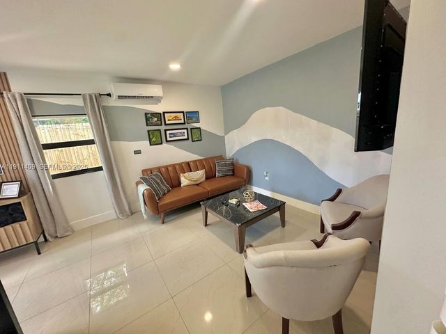 1464 NE 28th St, Pompano Beach, FL 33064