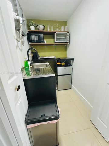 1464 NE 28th St, Pompano Beach, FL 33064