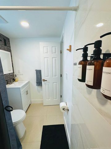 1464 NE 28th St, Pompano Beach, FL 33064