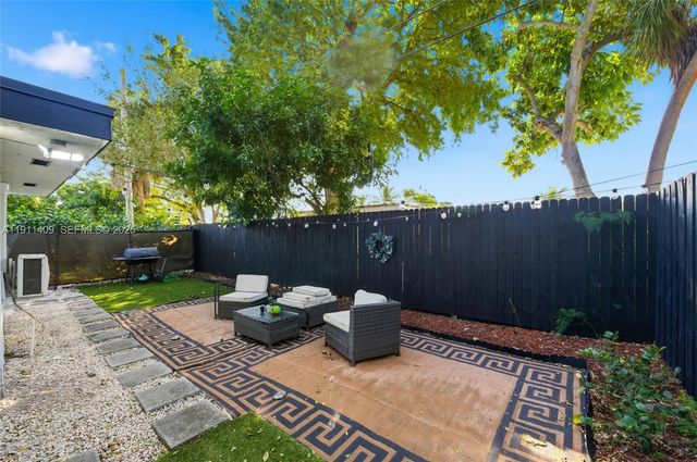 1464 NE 28th St, Pompano Beach, FL 33064