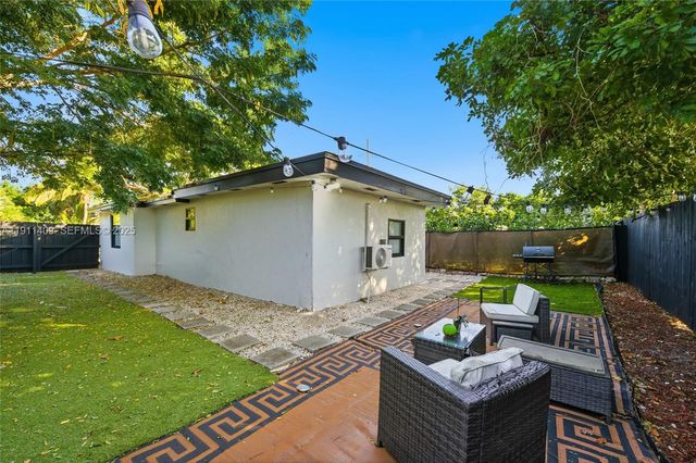 1464 NE 28th St, Pompano Beach, FL 33064