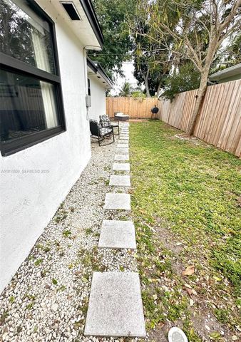 1464 NE 28th St, Pompano Beach, FL 33064