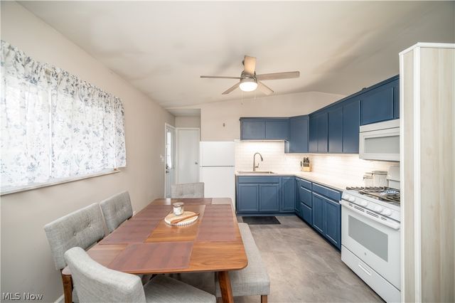 3295 Clearwater Street NW, Warren, OH 44485