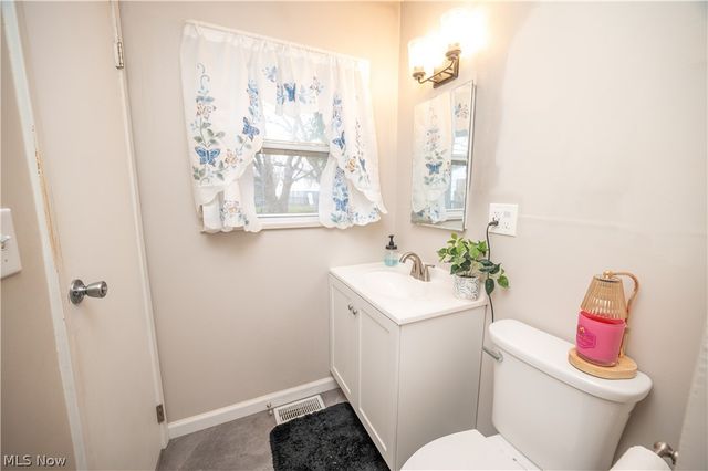 3295 Clearwater Street NW, Warren, OH 44485