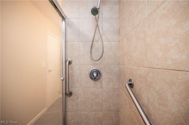 3295 Clearwater Street NW, Warren, OH 44485