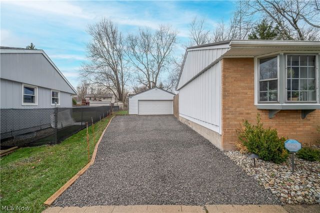 3295 Clearwater Street NW, Warren, OH 44485