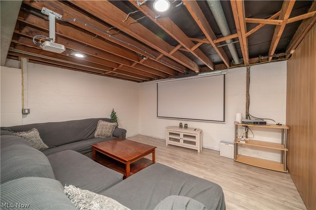 3295 Clearwater Street NW, Warren, OH 44485