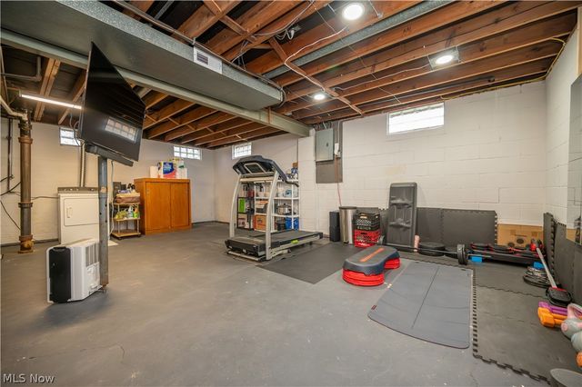 3295 Clearwater Street NW, Warren, OH 44485