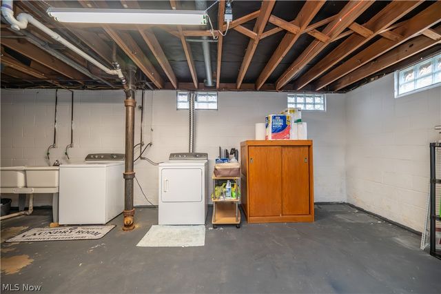 3295 Clearwater Street NW, Warren, OH 44485