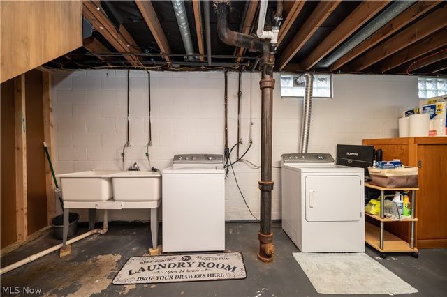 3295 Clearwater Street NW, Warren, OH 44485