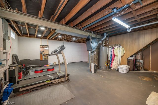 3295 Clearwater Street NW, Warren, OH 44485