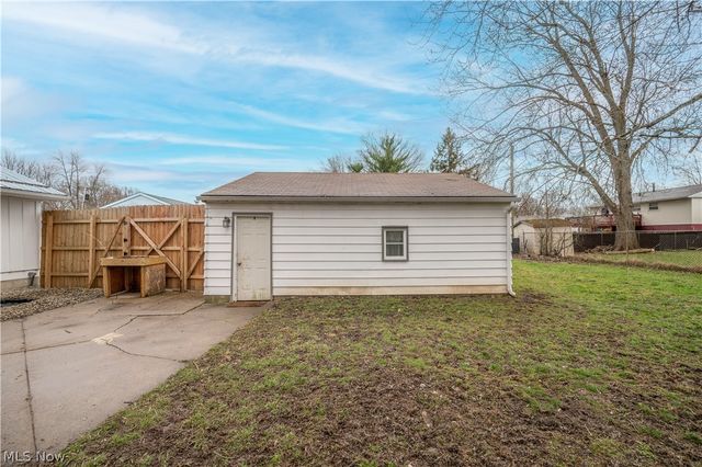 3295 Clearwater Street NW, Warren, OH 44485