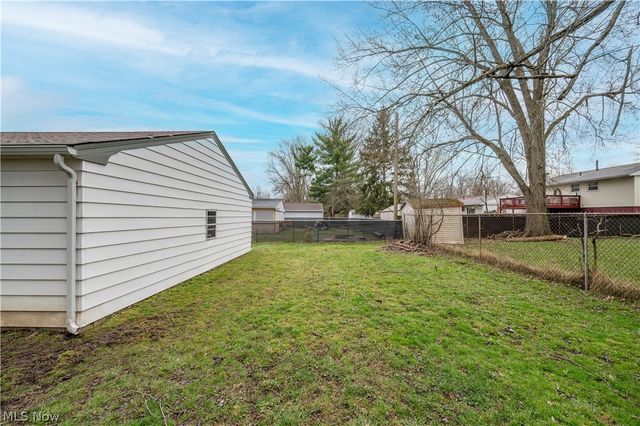 3295 Clearwater Street NW, Warren, OH 44485