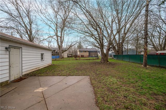 3295 Clearwater Street NW, Warren, OH 44485