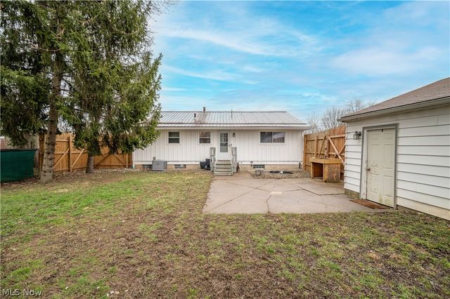 3295 Clearwater Street NW, Warren, OH 44485