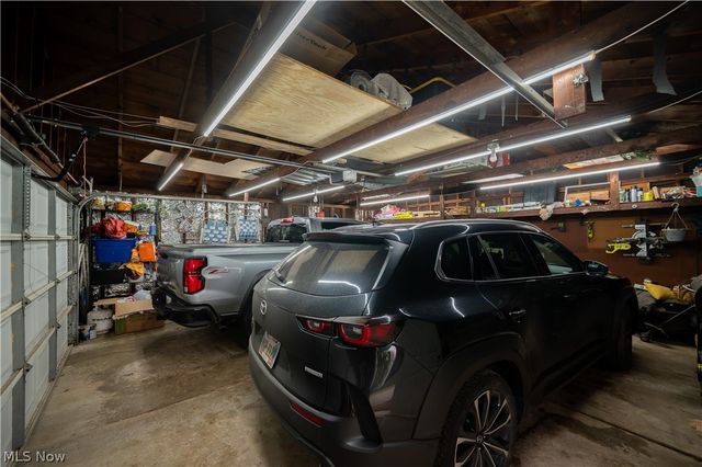 3295 Clearwater Street NW, Warren, OH 44485