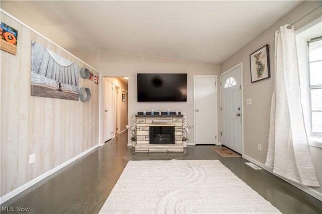 3295 Clearwater Street NW, Warren, OH 44485