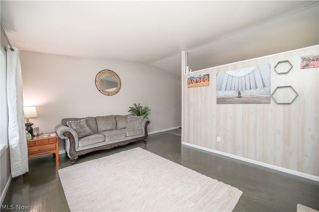 3295 Clearwater Street NW, Warren, OH 44485