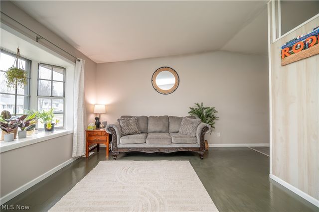 3295 Clearwater Street NW, Warren, OH 44485