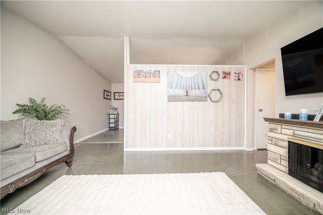 3295 Clearwater Street NW, Warren, OH 44485