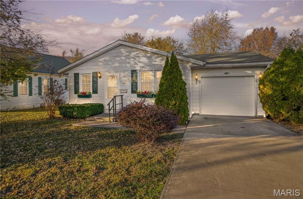 109 Walton Avenue, Jerseyville, IL 62052