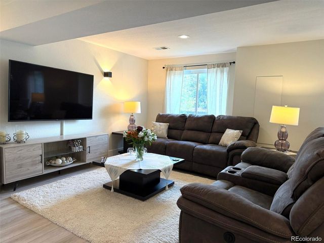 19917 E Crestline Place, Centennial, CO 80015
